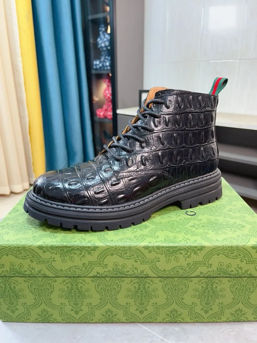 Men's shoes 💰540🌸🌸 (GUCCI) [cow lining plus velvet optional] [can be made without standard] New product Martin boots imported from Canada with full top layer high mercerized frosted fabric, punched using 3D digital technology, high-end and classy, ​​versatile to wear, full of three-dimensionality, close pictures will make you obsessed with the leather. You can't extricate yourself ~ the best on the market.          Fabric: Cowhide/Embossed Lining: Cowhide.          Please make a note when placing an order, sizes: 38-44 (37, 45, 46 can be customized and cannot be returned or exchanged) 5 colors available; black, gray, khaki, coffee, and earthy yellow